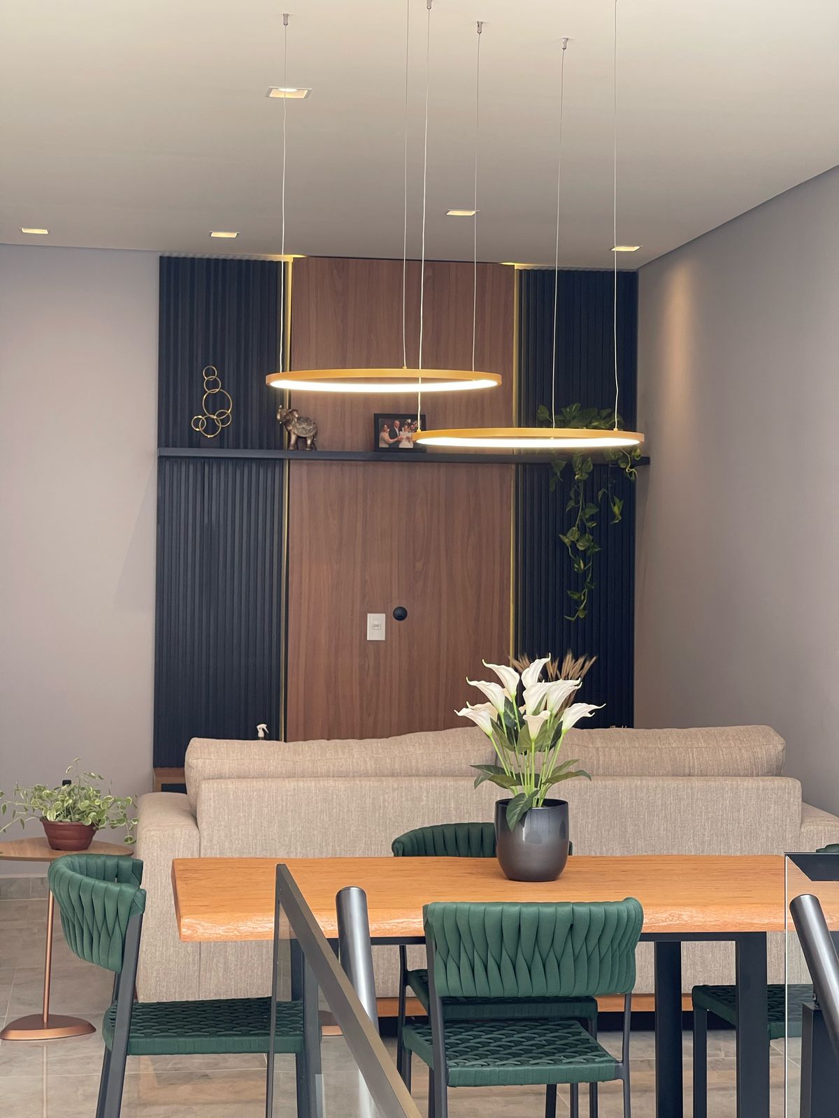 Estante de sala planejada com backlight — Thor Marcenaria